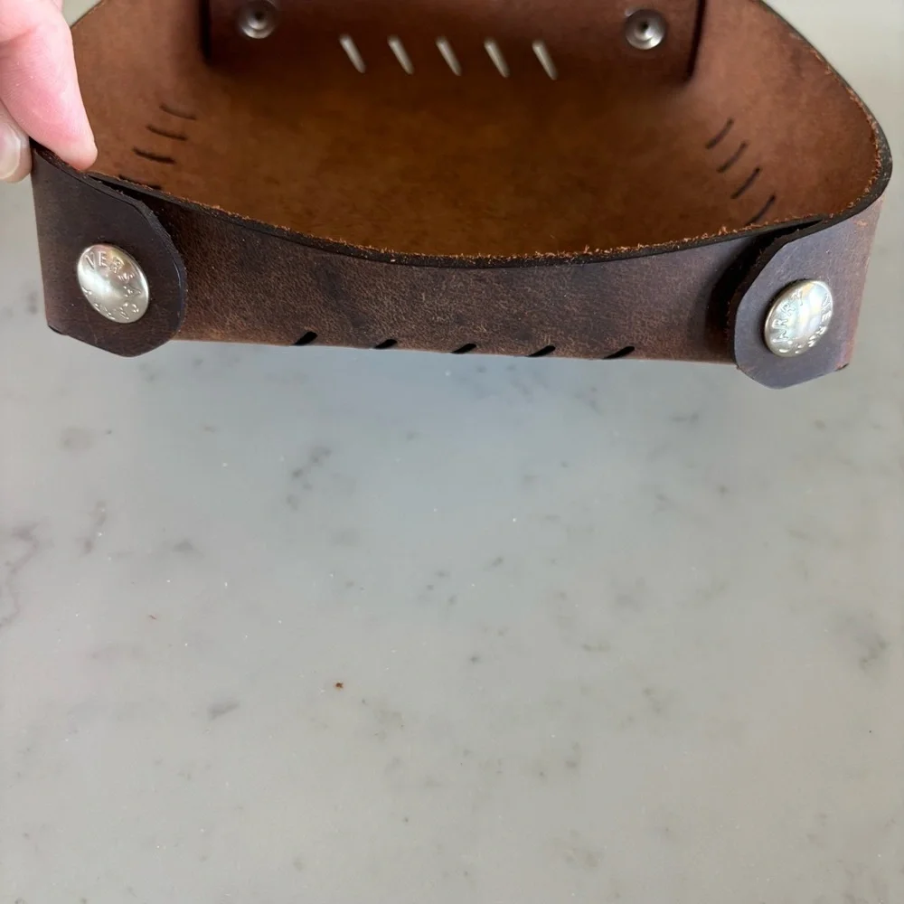 Versa Carry Leather Cathch-all‎ Container